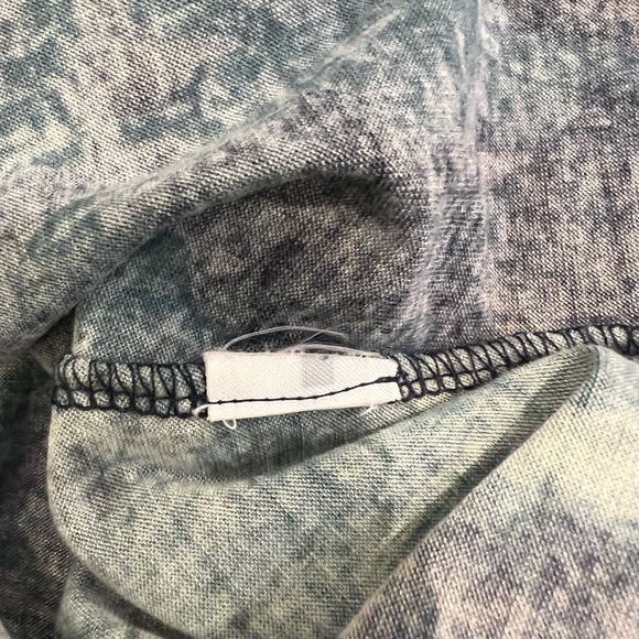 LuLaRoe Teal Print Dolman Sleeve Top - Picture 12 of 13